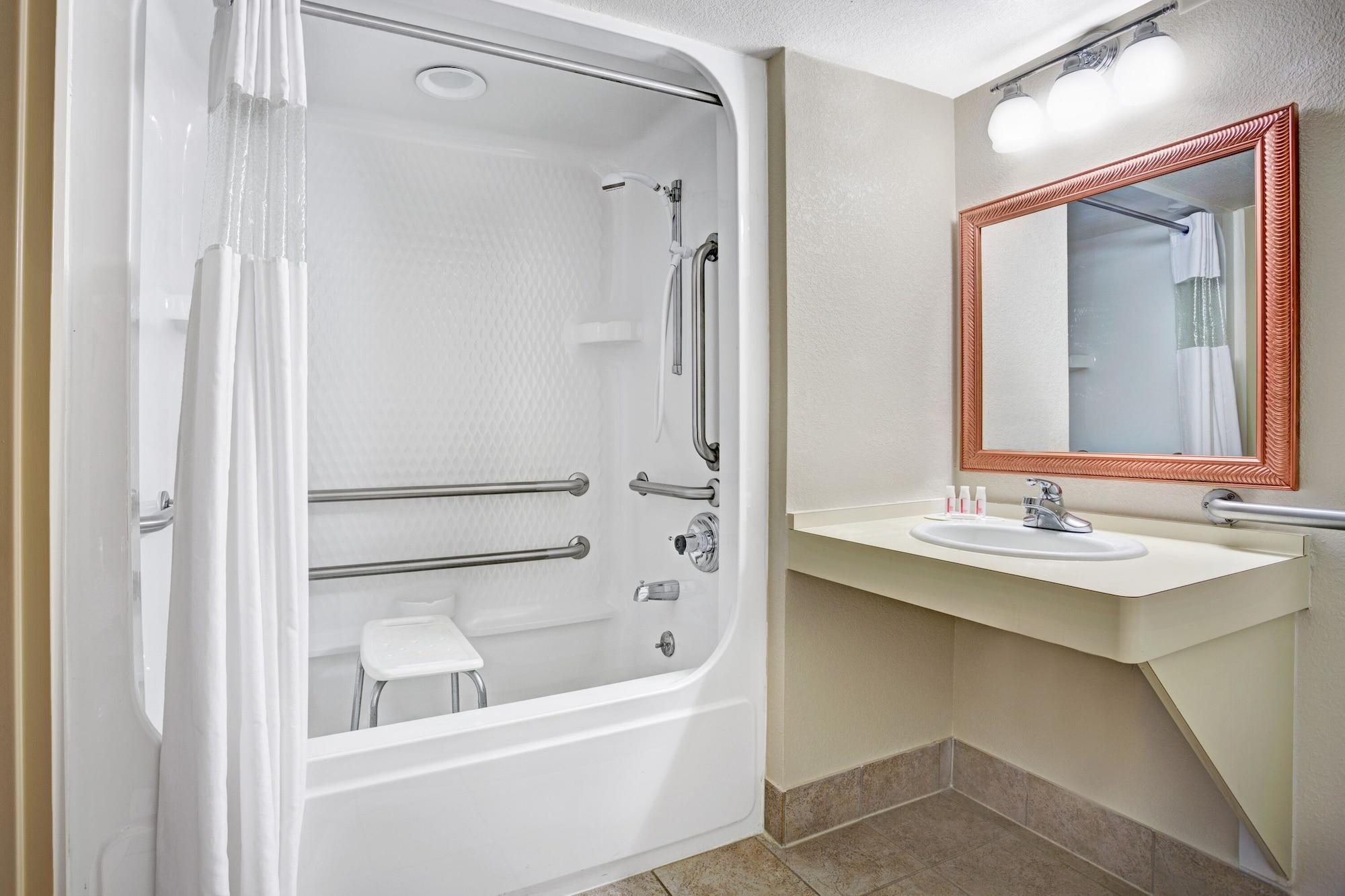 Travelodge By Wyndham איווה סיטי מראה חיצוני תמונה